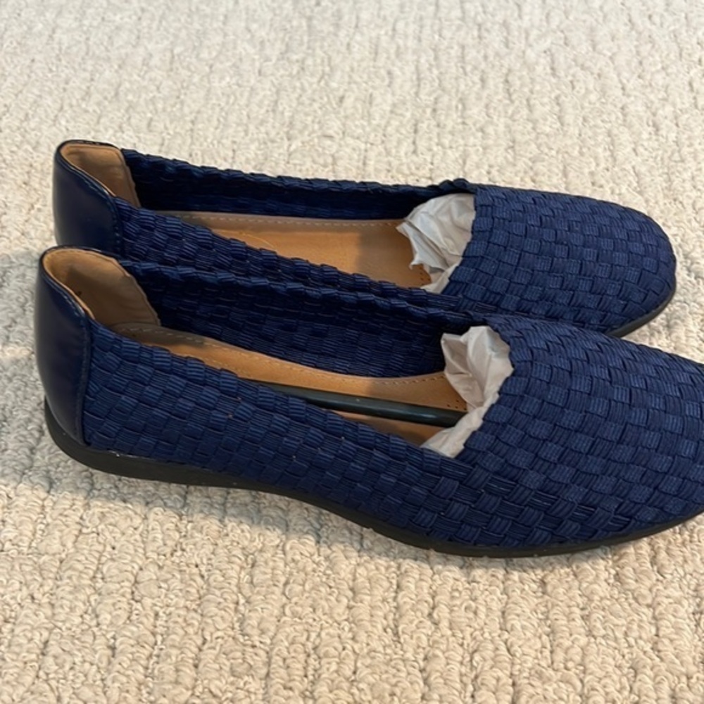 Woman’s Navy comfort view slip on shoes 7 New